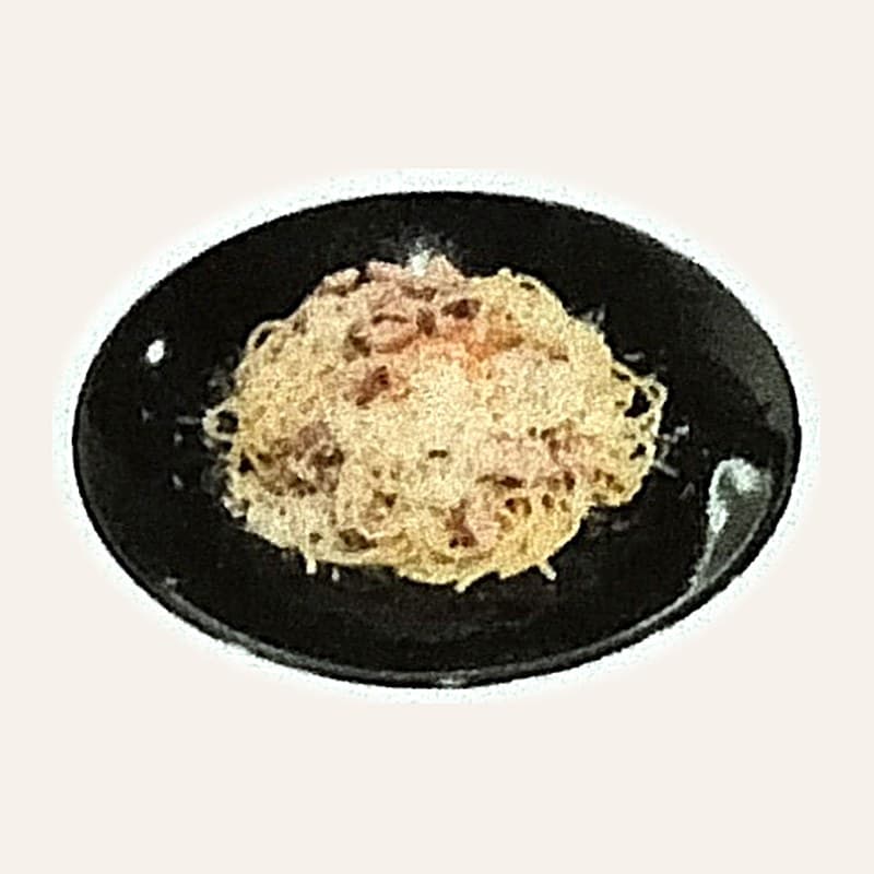 炭火焼き職人風白カルボナーラ(自家製ベーコン)